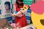 SKE48大矢真那が写真集イベントで同じ誕生日の“赤ちゃん”を抱っこするwwwwwwwww