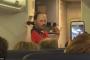 【動画】「乗客が大爆笑」フライトアテンダントのシートベルト装着方法が面白い