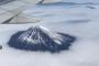 1万メートル上空から日本の富士山を動画で撮影した（海外の反応）
