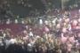 マンチェスター・アリーナで爆発音、アリアナ・グランデのライブに来ていた観客がパニックに