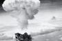 米軍の長崎原爆投下時映像の背後に別の空襲の黒煙…大戦末期に日本各地で空襲！
