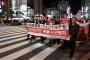 【意味不明】在日韓国人が新宿でパククネ大統領退陣デモ（画像）