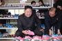 北朝鮮の金正恩委員長が笑顔でスニーカー工場を視察…妻と妹も同行！