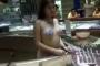 【画像あり】「可愛い女性店員が裸で営業する」というとんでもない宝石店が登場したｗｗｗ商品は偽物疑惑あり。。。
