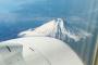 韓国人「飛行機から見下ろす富士山・・・出張中、飛行機が富士山の上空を通過したので写真をアップする」