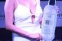【画像】道端アンジェリカ、胸元ぱっくりのセクシー衣装で登場　「年内結婚はない」 　