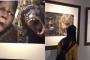 【中国】博物館の展示写真が人種差別では？？→アフリカ人の子供の顔とチンパンジーの威嚇した顔が同じフレームに．．．