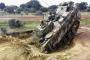 オーストラリア陸軍装甲学校のM-113装甲車が訓練…泥の中を進む！