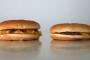 マクドナルドのダブルチーズバーガー(340円)、チーズバーガー(130円)より値段が2倍以上高い理由ｗｗｗｗｗ【カロリー・栄養情報あり】