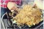 彡(ﾟ)(ﾟ)「おっ焼きそば無料配布やっとるやんけ！食ったろ」
