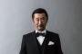 声優・大塚明夫さんがドラマ仕立ての通販番組にコンシェルジュ役で出演！