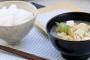 【緊急】おまえら食費１万円って何日持つの？