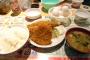 国会議事堂の食堂　この定食が950円　国会議員、特権すぎだろ