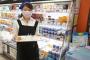 試食販売のバイトをしていた時ｗｗｗ試食台にゴミ袋を貼り付けておいたのだが…試食品が無くなって整理するため目を離した瞬間、５０代の主婦が驚愕の行動を！