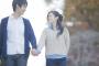 付き合って翌日。彼女「本当は5歳年上なの」彼「気にしないよ」→1年後。彼女「本当は8歳年上なの」彼「最初に言えよ」→さらに…