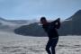 前澤社長、氷河の上でゴルフ打ちっ放し動画公開「ボールは土に還るので拾わないでよい」に否定的な声寄せられる