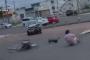 【動画】北海道で暴走軽自動車が自転車を跳ね飛ばし、乗っていた無職男が取り押さえられる