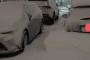 【悲報】車さん、雪のせいで一瞬で違法駐車がバレてしまう