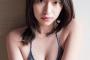 【画像】美人ハーフアイドル、水着グラビアがエッチで可愛すぎるwwwwwww HKT48山下エミリーの久々ビキニ写真が大好評！！！