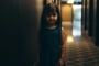 【動画】美少女の女の子が通路に立っているだけのドッキリ