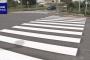 【朗報】日本国「税金不足で横断歩道もう維持できません！横断歩道のペンキを半分にして費用削減だ！」