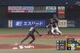 オリックス・曽谷、折れたバットが胸部に直撃　担架で運ばれる
