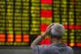 【悲報】中国株の43％が売買停止－1200銘柄以上 / 中国当局､資産の10%を株式へ振り向けるよう生保へ勧告