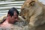 美人な雌○○と一緒に水浴びをしてキャッハウフフな画像