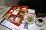 なぜ機内食は不味いのか？