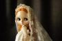 従兄の結婚式で新婦のドレスを着た母と姉のせいで、家族は地獄に突き落された。父は職を失いかけ残ったのは高額の借金…