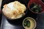 富士そばでカツ丼食ってたら涙出てきた。。。