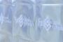 『Fate/Grand Order』新宿駅地下で大規模壁面ポスター登場！ポスターを隠すように貼られた「令呪ステッカー」の配布もあり