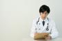 病院で「もう薬は飲む気ないしあんたも必要ない」と言ったら医師と父親が相談しだした→そして看護師が6人程現れ…