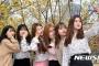 全力でエラを隠すバ韓国の少女たち？