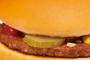 ハンバーガーの中のピクルスwwww