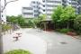 マンションの敷地内を歩いていたら、コーヒーらしき液体が振ってきた。どうやら…
