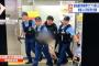 【※閲覧注意】新幹線3人死傷。血の海となった車内の写真がこちら・・・ 	