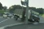 被災地支援の自衛隊トラックが軽自動車と衝突、家族4人が軽傷…東広島市の県道！