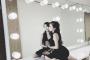 【芸能】#小島瑠璃子 、胸元＆太ももショット披露もテーブルに乗り賛否「美人双子ちゃん」「机に乗るのはダメですよ」