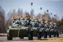 ロシア空挺部隊がパラシュートを装備した歩兵戦闘車BMD-2K-AUを大型ジェット輸送機に積み込み！