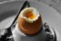 「ゆで卵は最近固ゆでにしてる  食べ応えがあり腹持ちも良いし海苔で巻くと美味  おやつに最適」