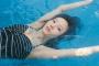 【画像】本田真凜さん、水着姿を解禁wwwwwww1st写真集からプールシーン、ノーパン風美脚、バレエ衣装カットが公開！！！