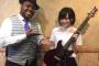 NMB48山本彩、クリス・ハートからギターをプレゼントされる