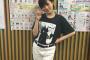 【衝撃画像】このTシャツinしてる岡田奈々ダサすぎｗｗｗｗｗｗｗｗｗｗｗ