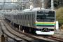 【悲報】とうとう我慢できなくなった人たちが電車で宴会を始めてしまうｗｗｗｗｗｗｗ