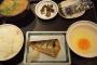 定食屋のおじさん「兄ちゃんいつもありがとな。ご飯足りんやろ？サービスで大盛りにしたるで！」