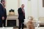 プーチン大統領が日本メディアに秋田犬「ゆめ」をお披露目（海外の反応）