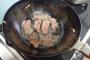 【悲報】ワイ、やっすい牛肉を焼きビビるｗｗ