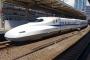 【悲報】グリーン車通路側席を予約したら窓側の客にイヤな顔された。一体なぜ・・・？
