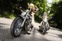 【画像】オラついた女子3人組、バイクで山道をノーヘル疾走ｗｗｗｗｗｗ